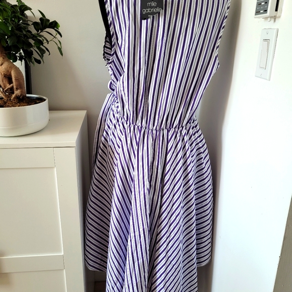 Mlle Gabrielle Size M Striped Dress White Purple Asymmetrical 💜 - Picture 7 of 10